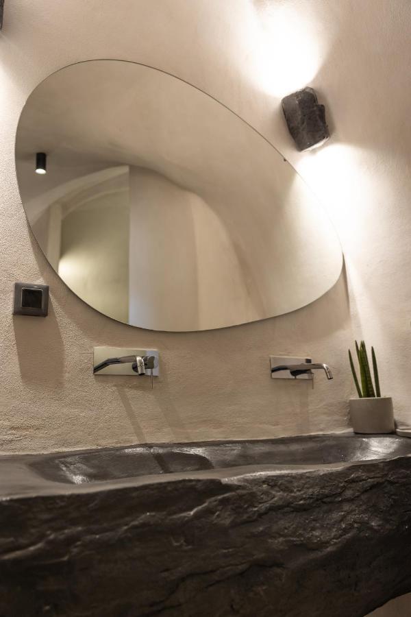 One Of One - Altheda Oia (Santorini)