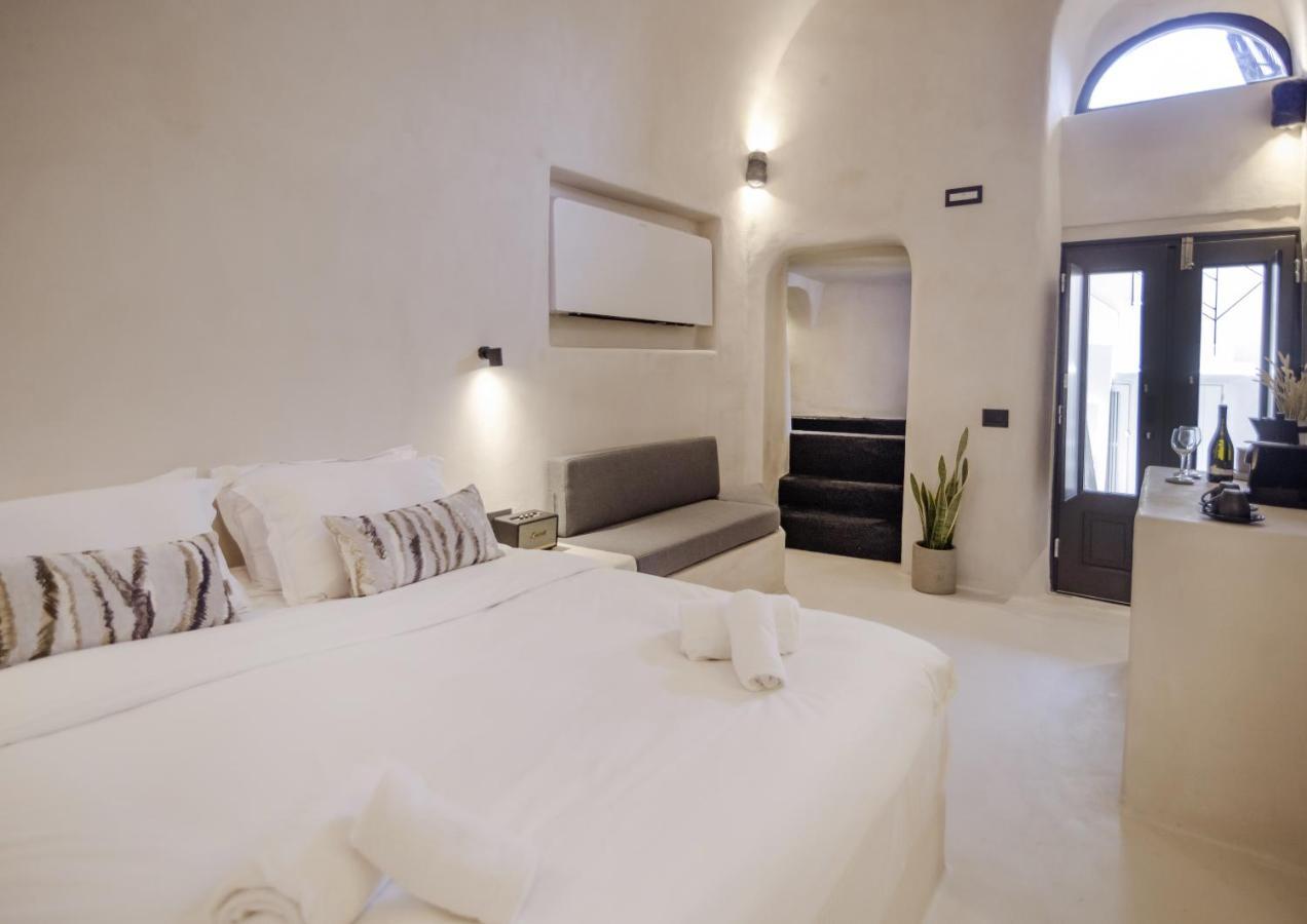 One Of One - Altheda Oia (Santorini)